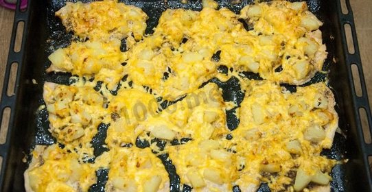 Курица с ананасами и сыром в духовке по-французски
