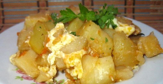 Картофель с яйцом по-домашнему