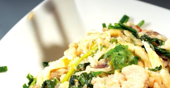 Курица со сладким рисом и шпинатом