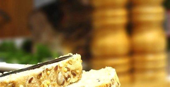 Хлеб с курагой и овсяными хлопьями