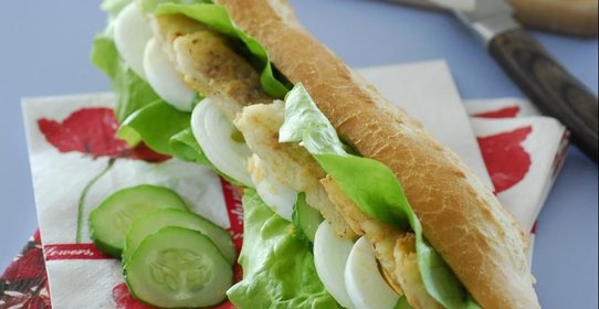 Французский багет с рыбой