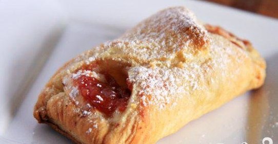 Булочки с гуавой и сливочным сыром