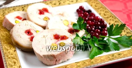 Куриный рулет с фисташками на пару
