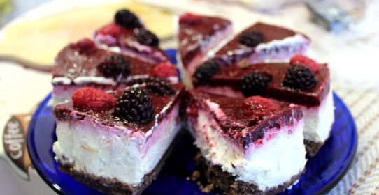 Миндальный торт с малиной