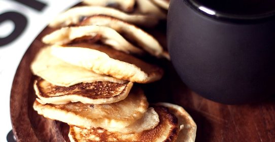 Оладьи с яблоком и фундуком