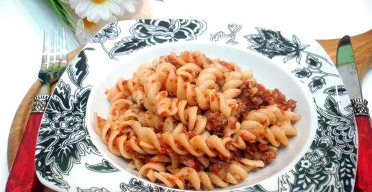 Макароны по-флотски с томатом