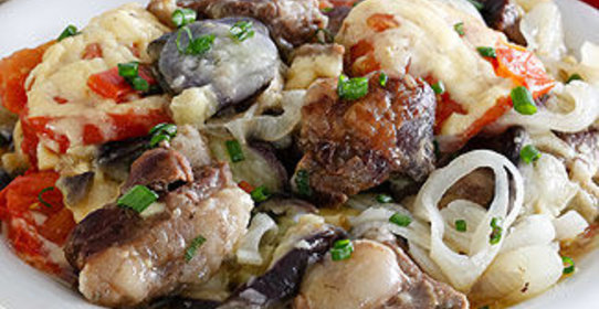 Баранина с баклажанами и помидорами в мультиварке