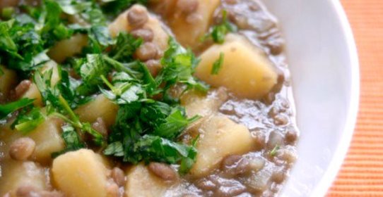 Чечевичная похлебка с зеленым горошком