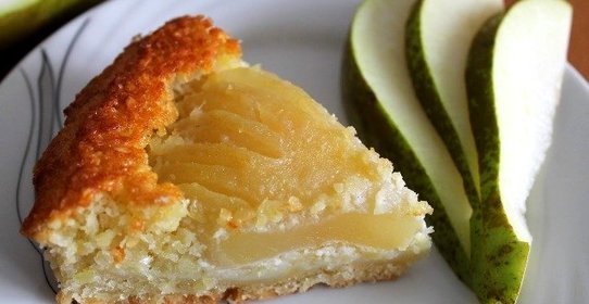 Грушевый пирог с миндалем