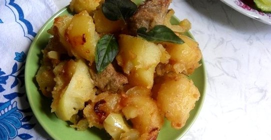 Картофель с болгарским перцем мясом и базиликом