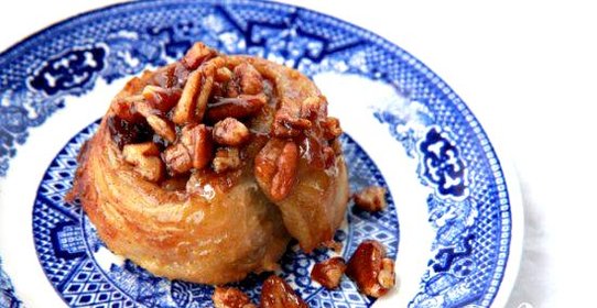 Булочки с орехами и изюмом