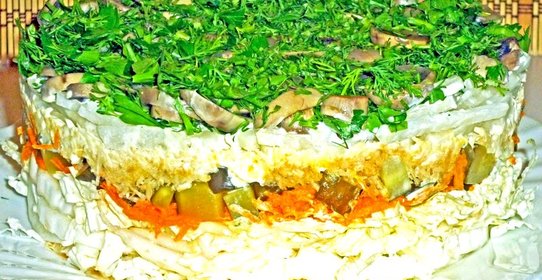 Салат-торт овощной слоеный