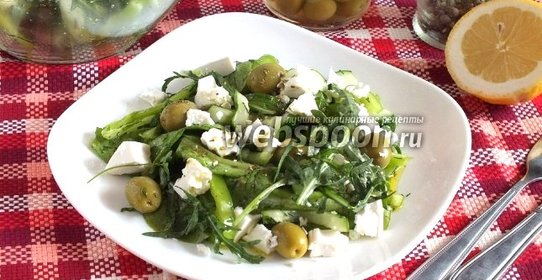 Зелёный салат с сербской брынзой