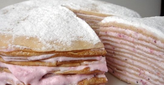 Блинчики с творогом и клубникой