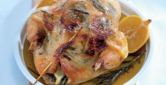 Запеченная курица с лимоном и травами