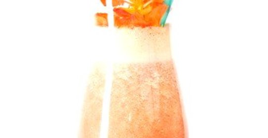 Газированный клюквенный напиток с шампанским