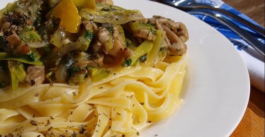 Паста с соусом из вешенок