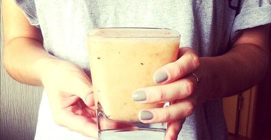 Витаминный коктейль из грейпфрута, киви и банана