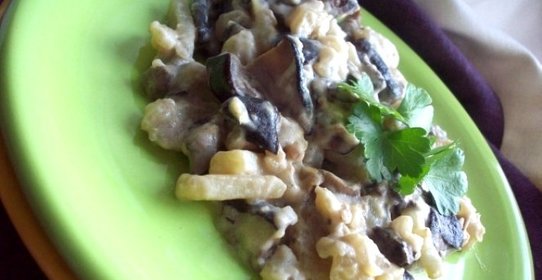 Тушеная картошка с грибами и сметаной