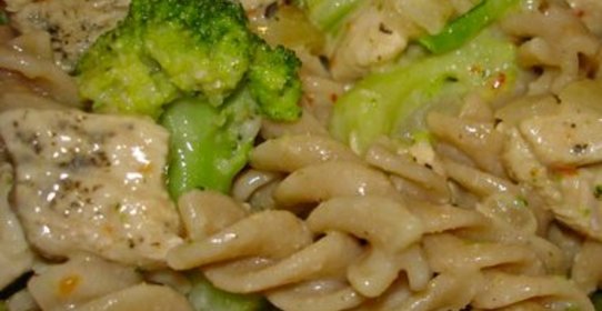 Паста с курицей под соусом альфредо