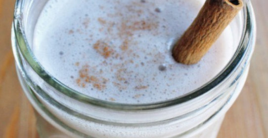 Миндальное молоко с корицей