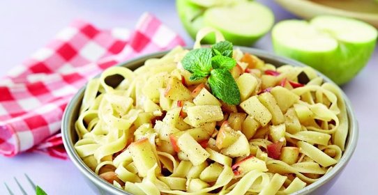 Сладкая паста с яблоками и фундуком