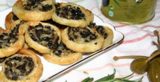 Закусочные плюшки с маслинами