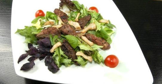 Салат из рубца с зеленью и арахисом