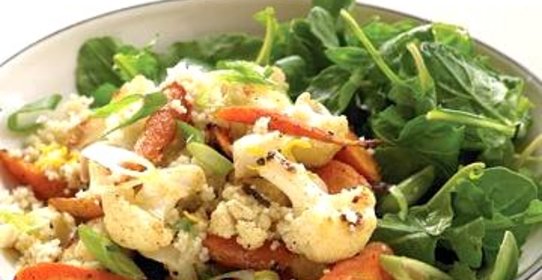 Салат с крупой и жареными овощами