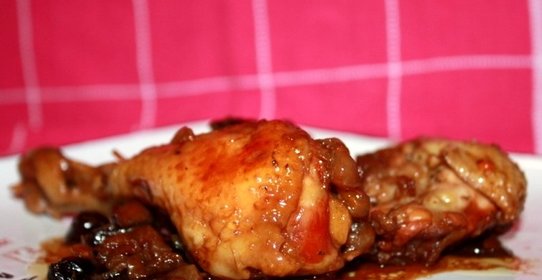 Курица с черносливом в духовке