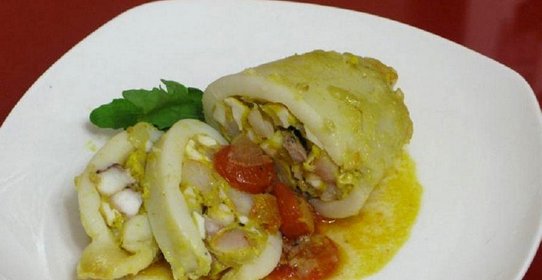 Кальмары фаршированные морепродуктами