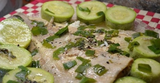 Камбала тушеная