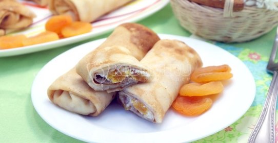 Блины с творогом и курагой