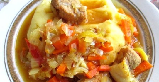 Овощи со свининой в мультиварке