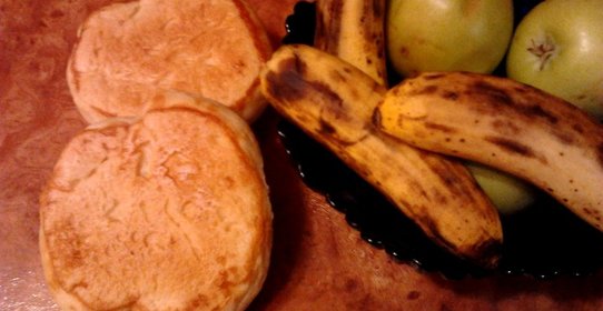 Булочки дрожжевые с бананом и яблоком