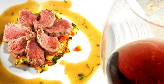 Тьян из баранины с овощным рагу и мятным соусом