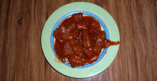 Говядина тушеная в томатно-молочном соусе