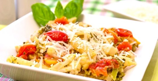 Макароны с брокколи, цветной капустой и куриным филе