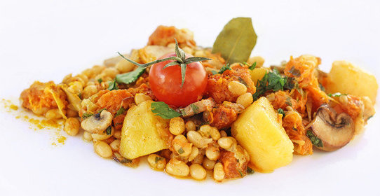 Пестрое картофельное рагу с тыквой, грибами и фасолью