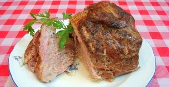 Мясо с фисташками и болгарским перцем, запеченное в рукаве в мультиварке