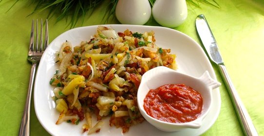 Жареная картошка с зеленью