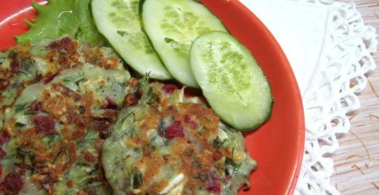 Котлеты с капустой кабачком и салями