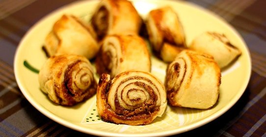 Слойки с сыром или с корицей