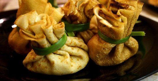 Блинные мешочки с ветчиной и сыром