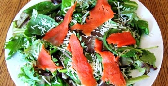 Салат с рыбой и сыром