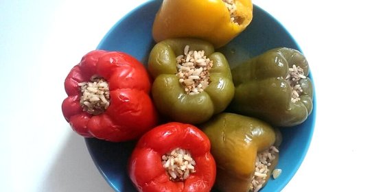 Перец, фаршированный мясом и рисом