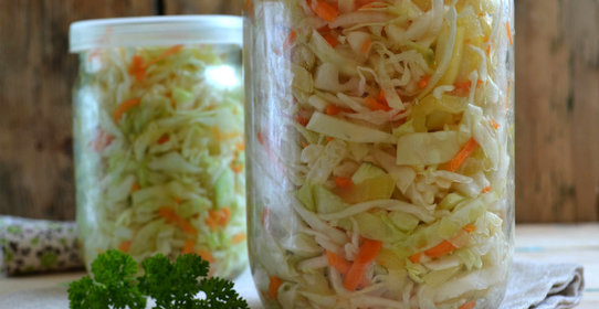 Маринованная капуста с овощами