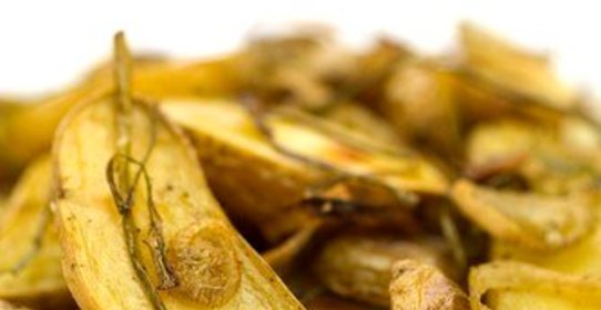 Золотистый картофель на утином жире с чесноком и тимьяном