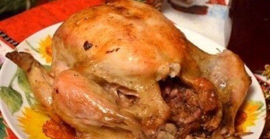 Курица, фаршированая гранатом и сыром