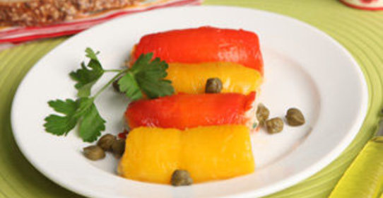 Рулеты из запеченных перцев